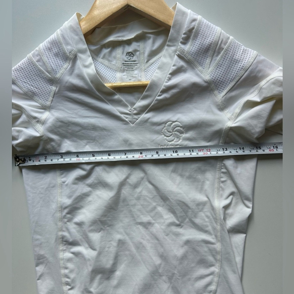 Intelliskin Top Posture Compression
Short Sleeve Tee Stretch V-Neck
Women M - Picture 8 of 9